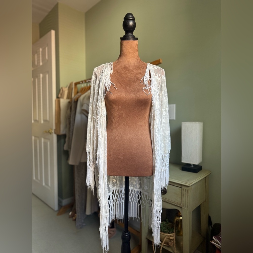Monteau Floral Lace Kimono Cardigan - Picture 3 of 12